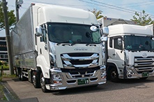 配送開始、安全運転で荷物を届ける
